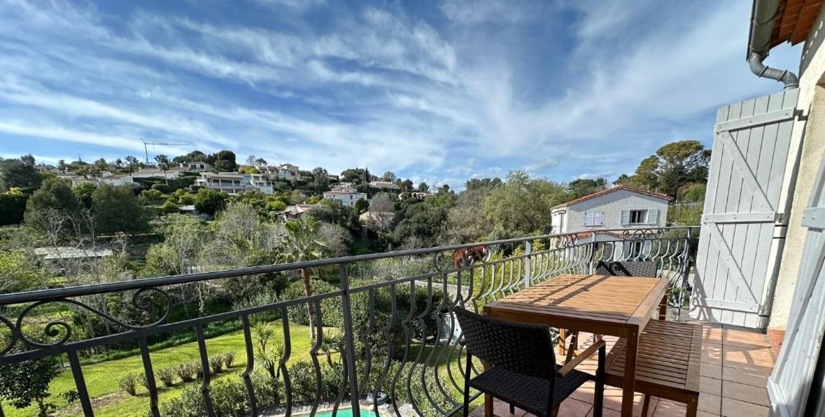 Constance 3 - Spacieux En Dernier Etage Appartement Antibes